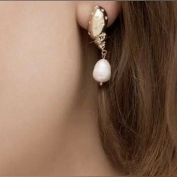 Kate Spade Under the Sea Tulip Pearl Gold Tone Shell Drop Earrings - Picture 5 of 7